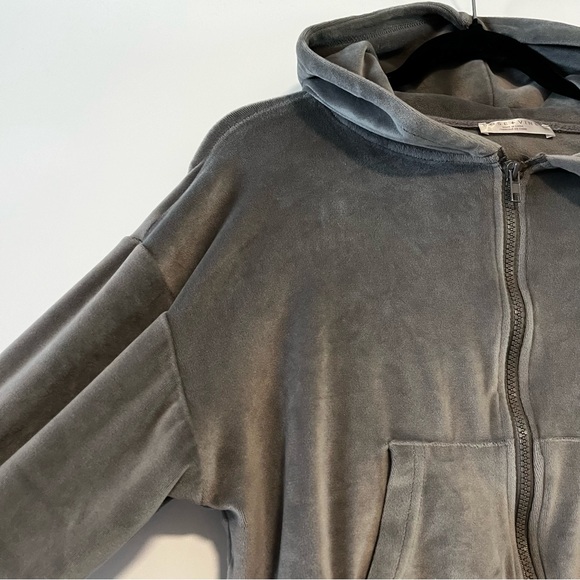 Rose & Vine | Velvet Crop Zip Up Hoodie - Picture 2 of 14